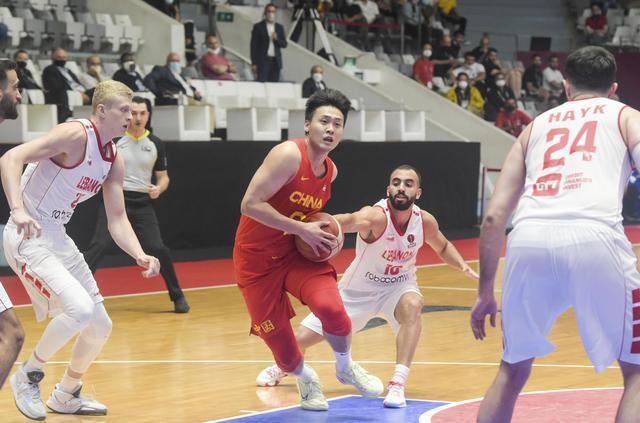  男篮亚洲杯预选赛，中国队完胜伊朗