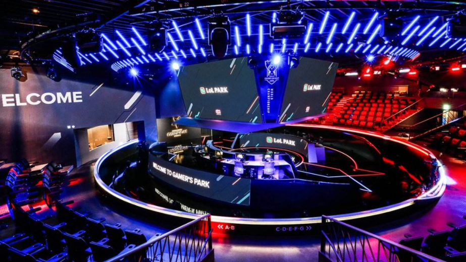  电竞联名款发布，潮流文化深度融合