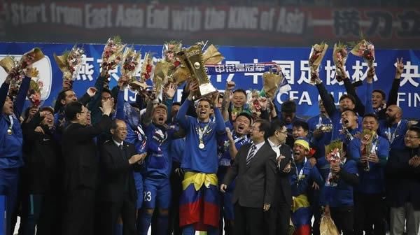  电竞赛场惊心动魄上演绝地反击