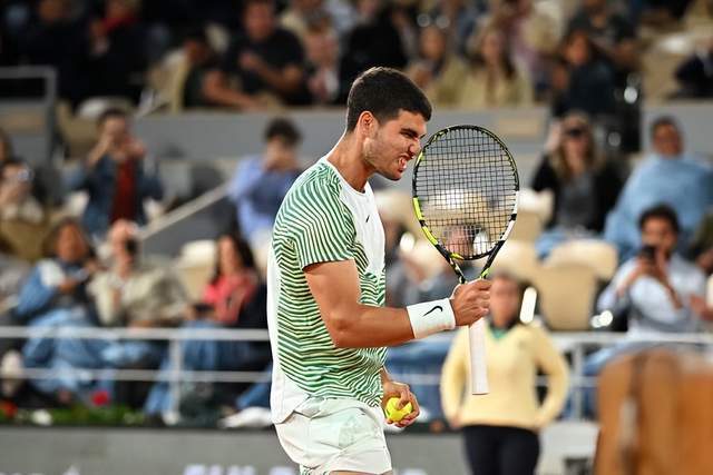  德约科维奇直落三盘横扫对手强势夺冠