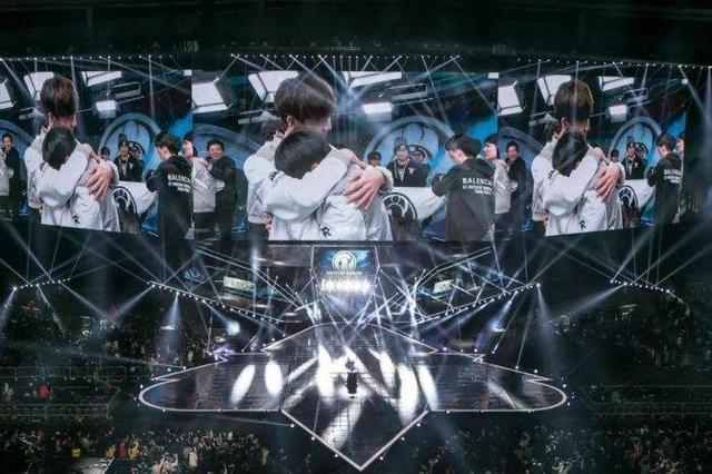  电竞明星选手超神发挥引爆全场欢呼  