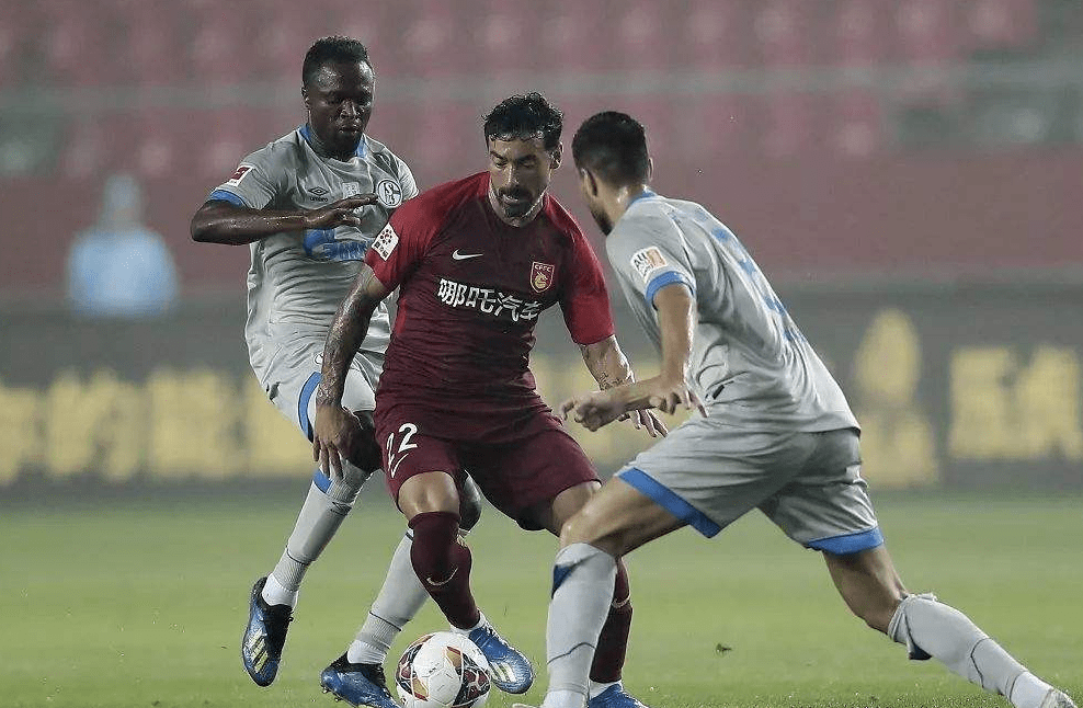  年轻教练运筹帷幄，战术革新激活球队潜能