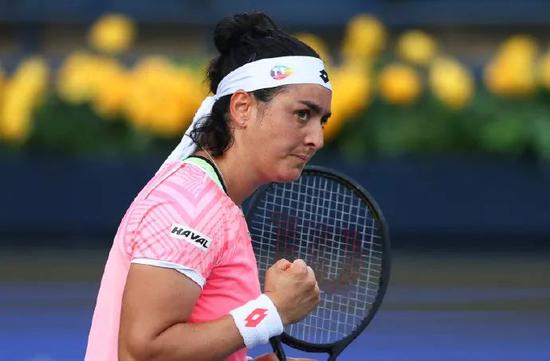  贾巴尔攻防俱佳，迪拜免税网球锦标赛封后