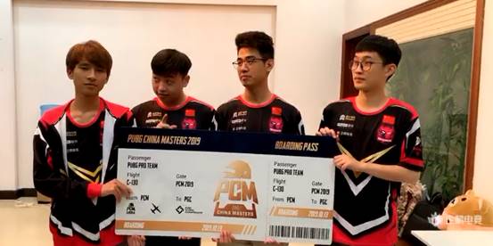  电竞选手日常训练，汗水铸就辉煌战绩